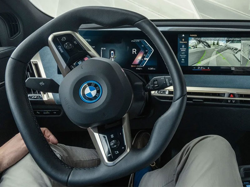 BMW เร่งพัฒนาระบบจอดรถอัตโนมัติระดับ 4 ให้รถหาที่จอดเอง และกลับมารับจุดเดิมได้