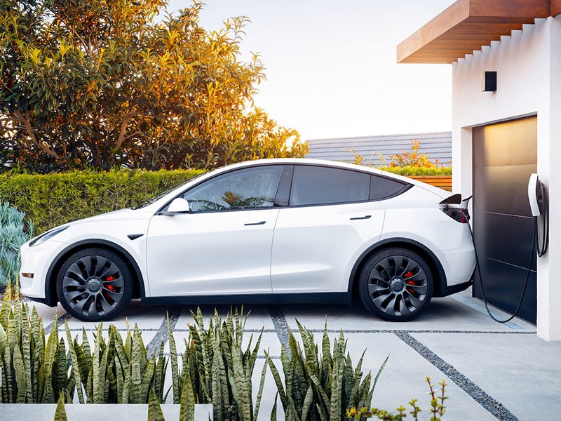 Tesla เตรียมเปิดศูนย์บริการแห่งแรก ณ รามคำแหง พร้อมขยายสถานี Supercharging อย่างรวดเร็ว!