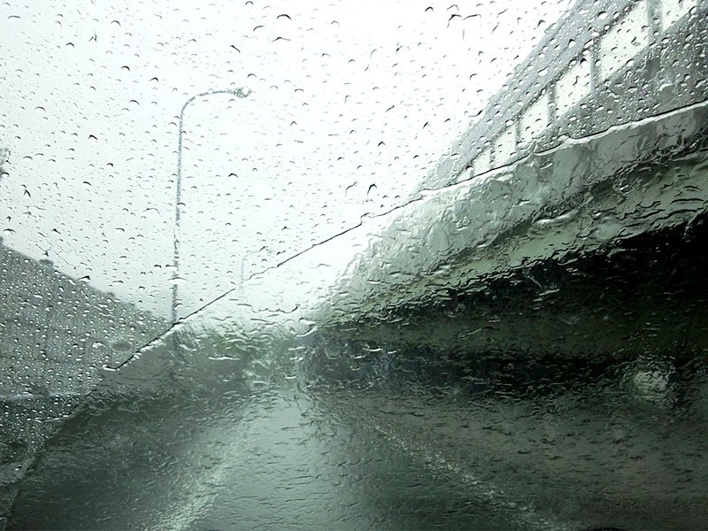 ปัดน้ำฝน เตรียมให้พร้อมก่อนขับรถช่วงหน้าฝน!