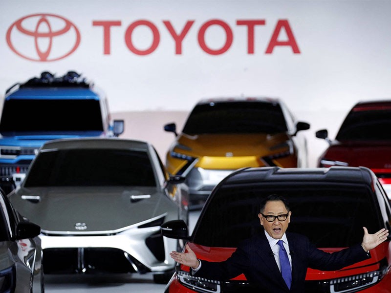Toyota ลั่น! ไม่เพ้อฝัน! กำลังพัฒนารถยนต์ไฟฟ้าแบตเตอรี่โซลิดสเตต ชาร์จเต็มใน 10 นาที วิ่งไกล 1,200 กม. ในปี 2027