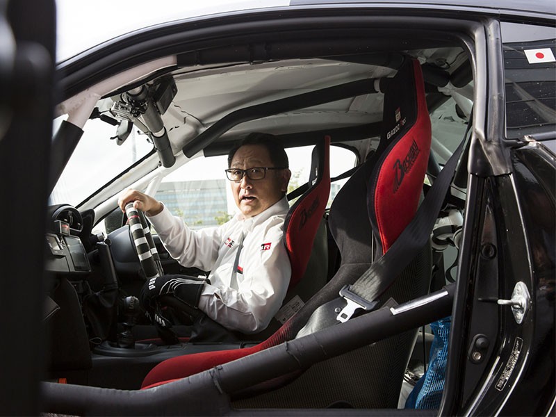 Akio Toyoda อดีตบอสโตโยต้ายืนยัน Toyota สร้างรถสปอร์ตไฟฟ้า GR ที่มาพร้อมเกียร์ธรรมดาได้แล้ว!