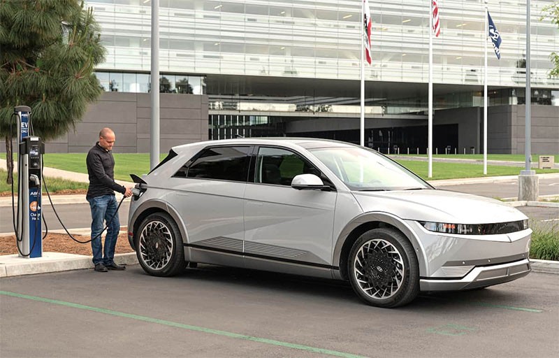 Hyundai กำลังพิจารณาเปลี่ยนไปใช้มาตรฐานการชาร์จเดียวกับ Tesla ในอนาคต
