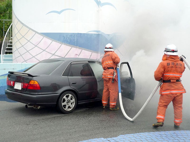 เลือกถังดับเพลิงติดรถยนต์อย่างไร จะได้ปลอดภัยทั้งคนทั้งรถ