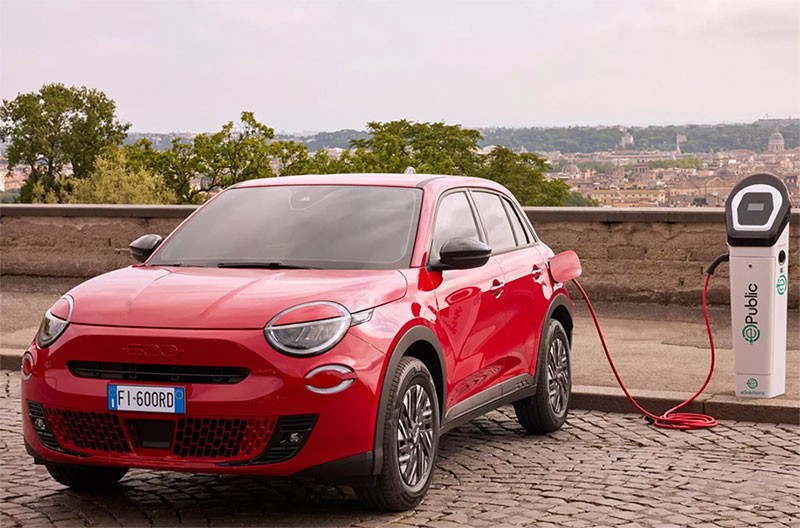 Fiat เปิดตัว Fiat 600e รถ Crossover SUV ไฟฟ้าสุดน่ารัก 154 แรงม้า วิ่งไกล 400 กม. ขายแล้วในยุโรป