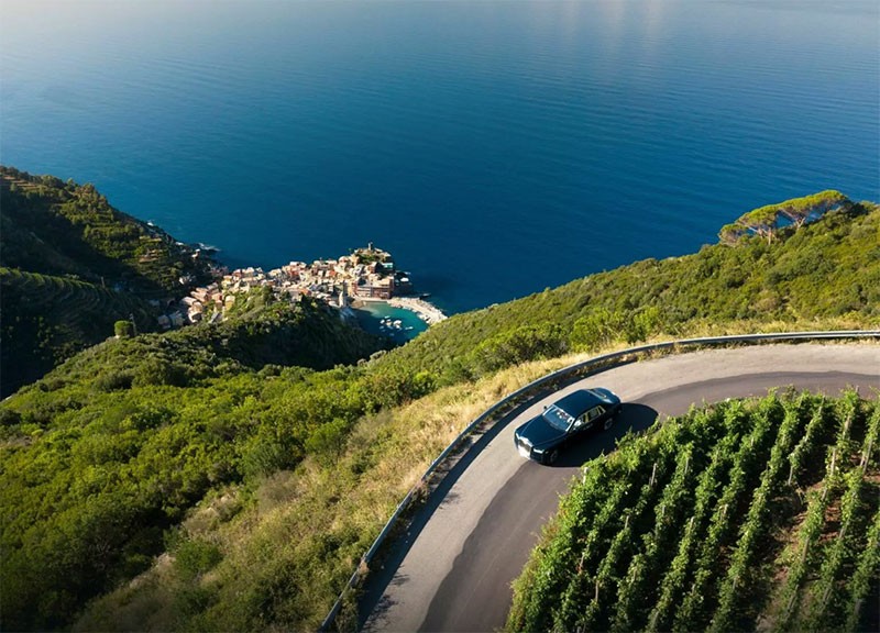 Rolls-Royce Phantom รุ่นพิเศษ "Inspired By Cinque Terre" ตกแต่งพิเศษ จากแรงบันดาลใจของชายหาดดังในอิตาลี