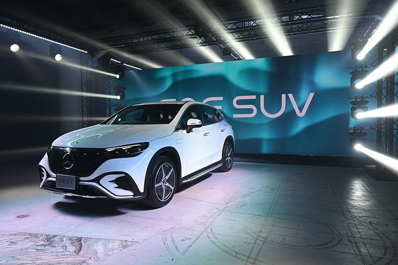 Mercedes ev suv deals 2021