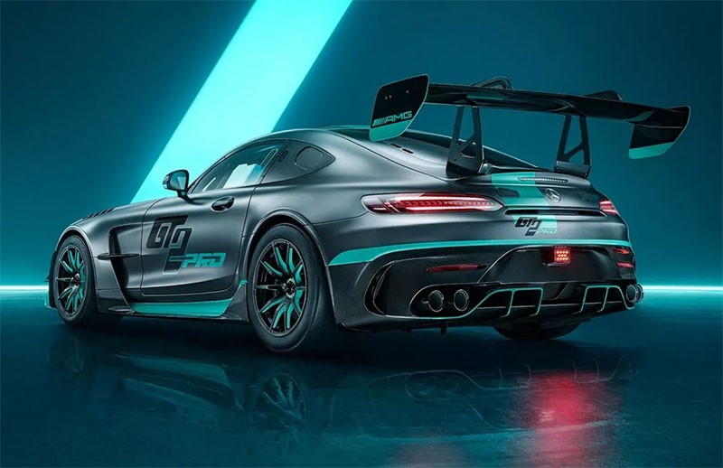 Mercedes-AMG GT2 PRO มาพร้อมขุมพลัง V8 กับระบบ Push2Pass เพิ่มแรงม้าได้ถึง 739 แรงม้า ในช่วงเวลาสั้นๆ