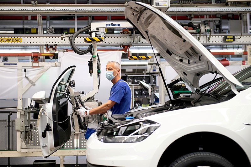 Volkswagen เตรียมปลดพนักงานครั้งใหญ่ เพื่อเซฟงบ 8.5 พันล้านดอลล่าร์ และเตรียมโรงงานผลิตรถ EV!