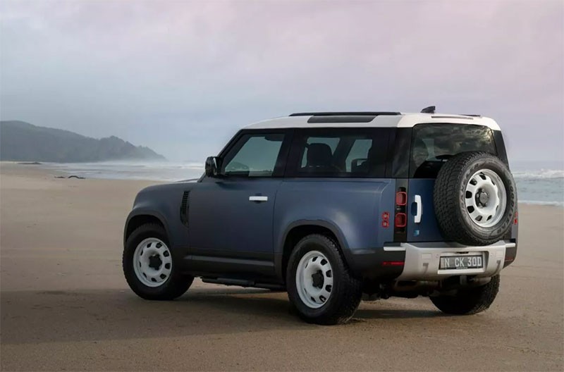 Land Rover เปิดตัวรถรุ่นพิเศษ Land Rover Defender Pacific Blue Edition ฉลองวัฒนธรรมโต้คลื่นของออสเตรเลีย ผลิตแค่ 15 คัน