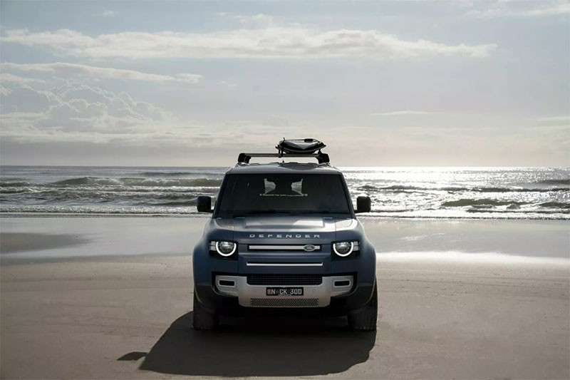 Land Rover เปิดตัวรถรุ่นพิเศษ Land Rover Defender Pacific Blue Edition ฉลองวัฒนธรรมโต้คลื่นของออสเตรเลีย ผลิตแค่ 15 คัน