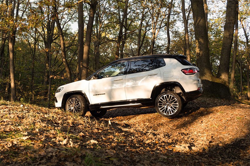 Jeep เผยโฉม Jeep Compass เวอร์ชั่นยุโรปรุ่นปี 2024 พร้อมอัปเดตเทคโนโลยีช่วยขับขี่