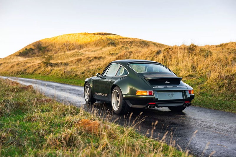 Porsche 964 Restomod By Theon Design ปั้นรถรถคลาสสิคให้สดใหม่อีกครั้ง ในสีเขียว Oak Green