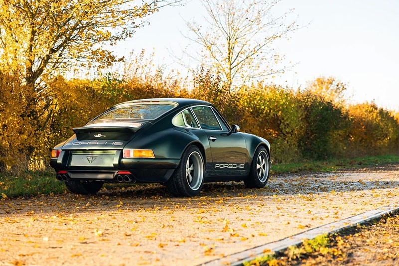 Porsche 964 Restomod By Theon Design ปั้นรถรถคลาสสิคให้สดใหม่อีกครั้ง ในสีเขียว Oak Green