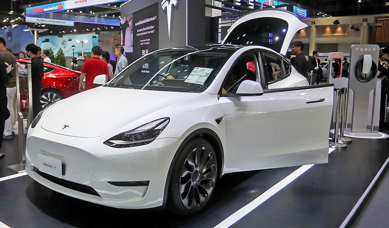 Tesla คุย ขายรถยนต์ไฟฟ้าได้ทั่วโลกกว่า 1.8 ล้านคัน ในปี 2023 ยังครองแชมป์ยอดขายรถ EV ล้วนอยู่ 