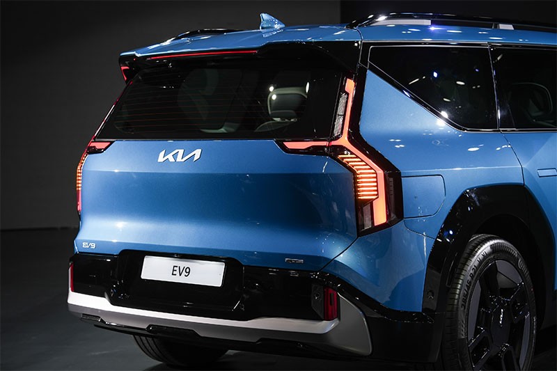 KIA เปิดตัว KIA EV9 รถ SUV ขนาดใหญ่ไฟฟ้า 100% 6 ที่นั่งรุ่นแรกในไทย ในราคา 3,499,000 - 3,899,000 บาท